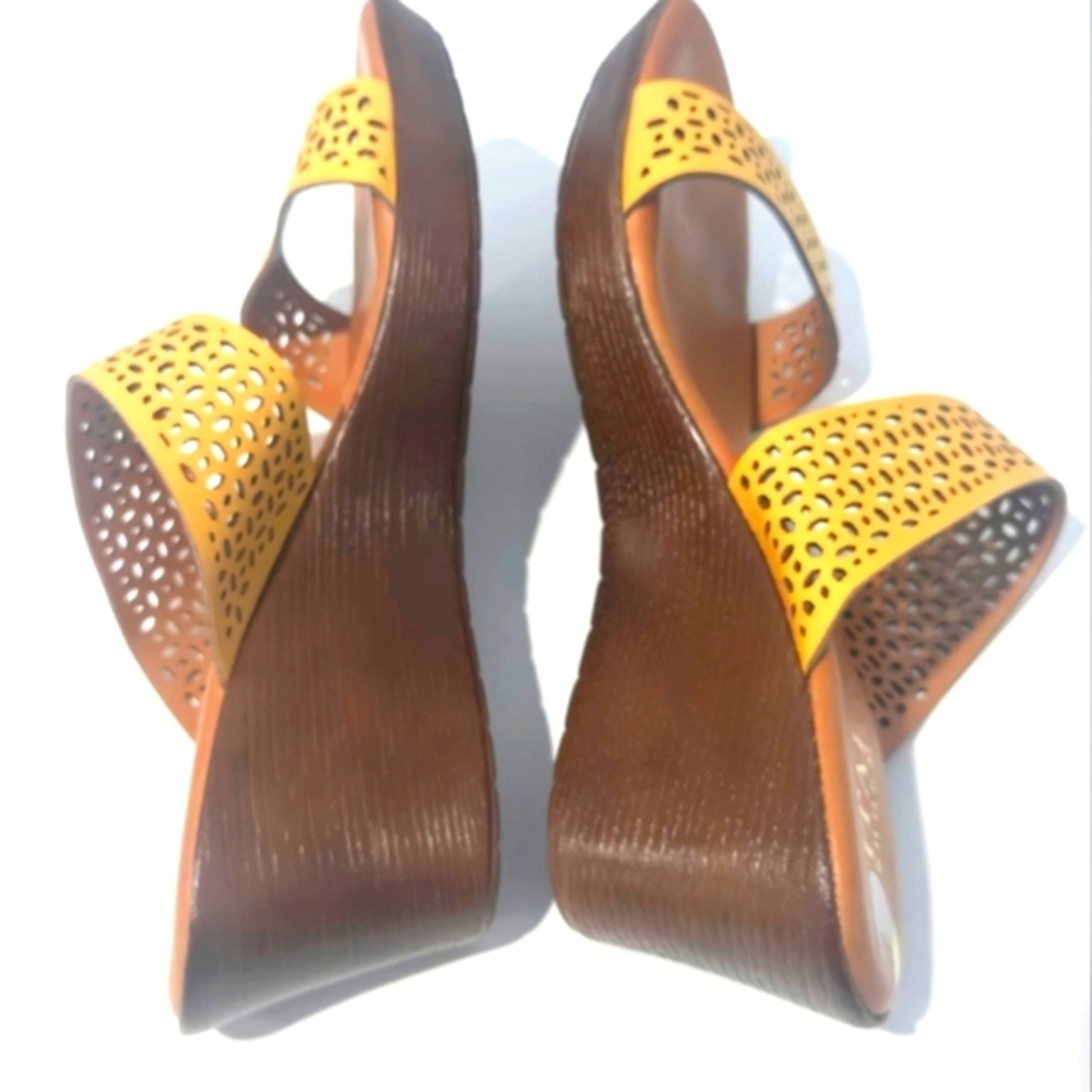 Italian shoemaker yellow strap wedge sandals SIZE 9 - Picture 3 of 3